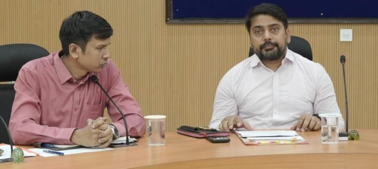 आयुक्त आशुतोष पाण्डेय की अध्यक्षता में समय सीमा की बैठक आयोजित विभागवार कार्यों की समीक्षा कर शीघ्रता से निराकरण के दिए निर्देश…