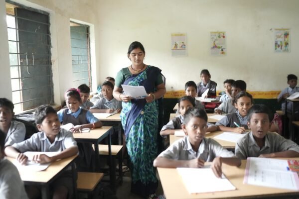 मानदेय शिक्षकों ने सम्हाली शिक्षा की कमान,स्कूलों में पढ़ाई हुई है आसान,डीएमएफ से 118 लेक्चचर, 109 शिक्षक और 243 सहायक शिक्षकों की हुई नियुक्ति…